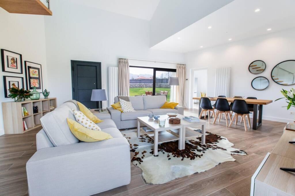 La Llosina Vivienda Vacacional Alquiler Integro ยาเนส ภายนอก รูปภาพ