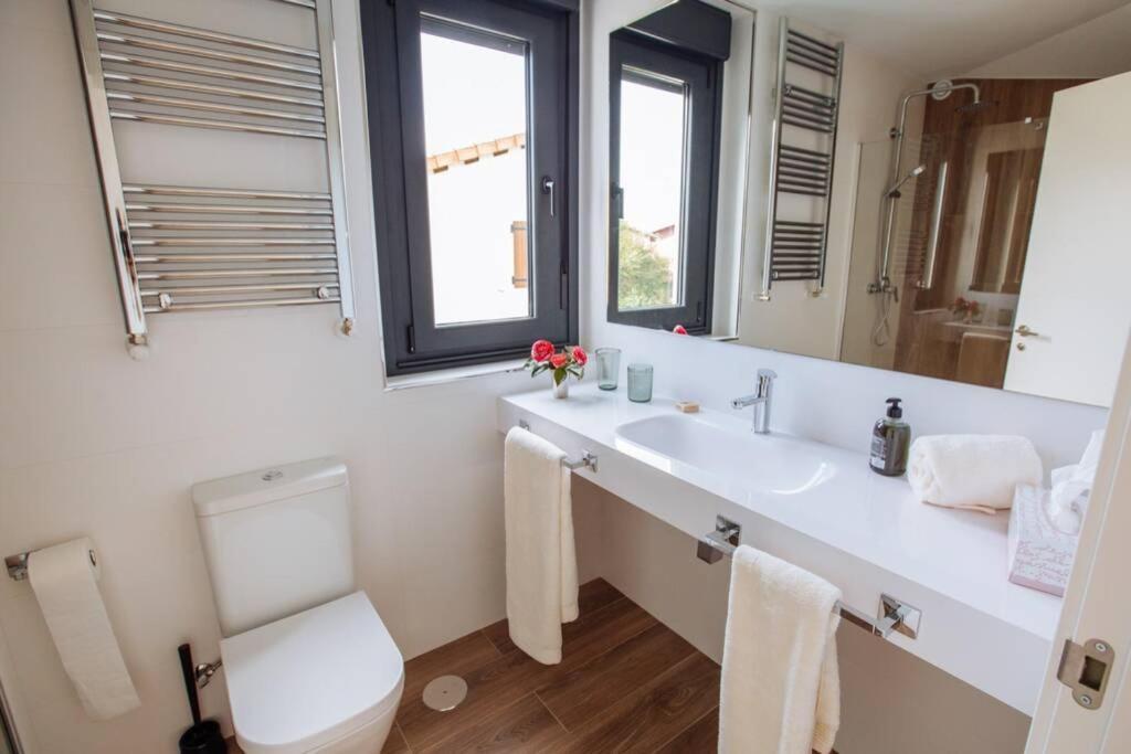 La Llosina Vivienda Vacacional Alquiler Integro ยาเนส ภายนอก รูปภาพ