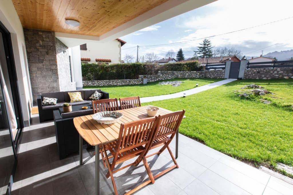 La Llosina Vivienda Vacacional Alquiler Integro ยาเนส ภายนอก รูปภาพ