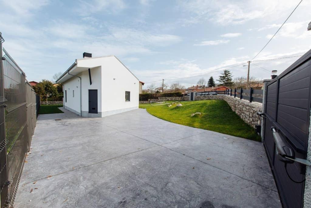 La Llosina Vivienda Vacacional Alquiler Integro ยาเนส ภายนอก รูปภาพ